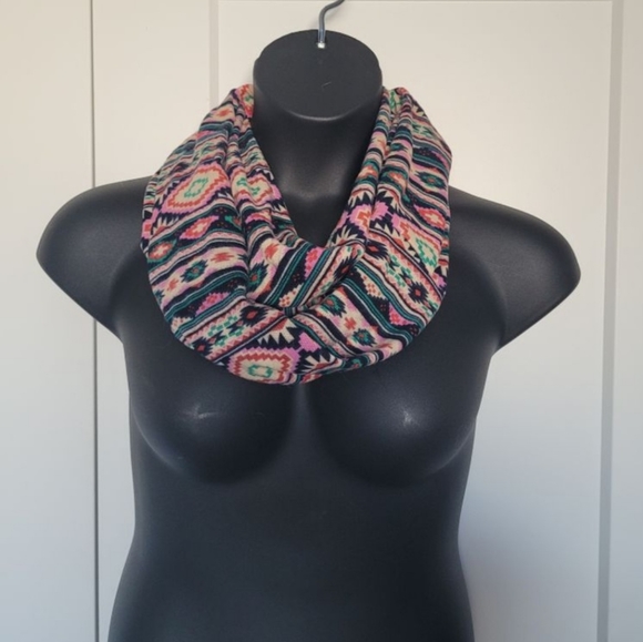 Infinity scarf - Picture 1 of 3